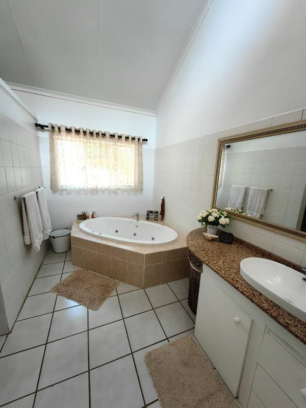 5 Bedroom Property for Sale in Huttenheights KwaZulu-Natal