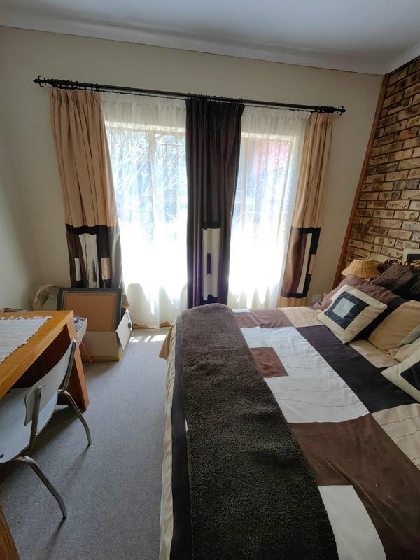 5 Bedroom Property for Sale in Huttenheights KwaZulu-Natal