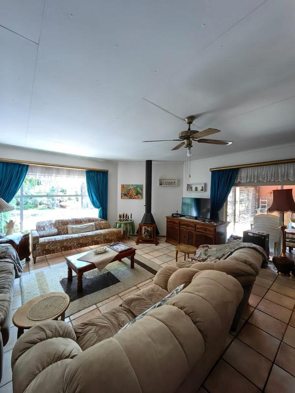 5 Bedroom Property for Sale in Huttenheights KwaZulu-Natal