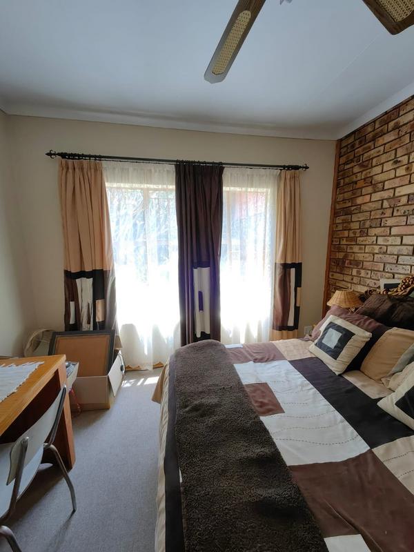 5 Bedroom Property for Sale in Huttenheights KwaZulu-Natal