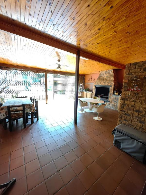 5 Bedroom Property for Sale in Huttenheights KwaZulu-Natal