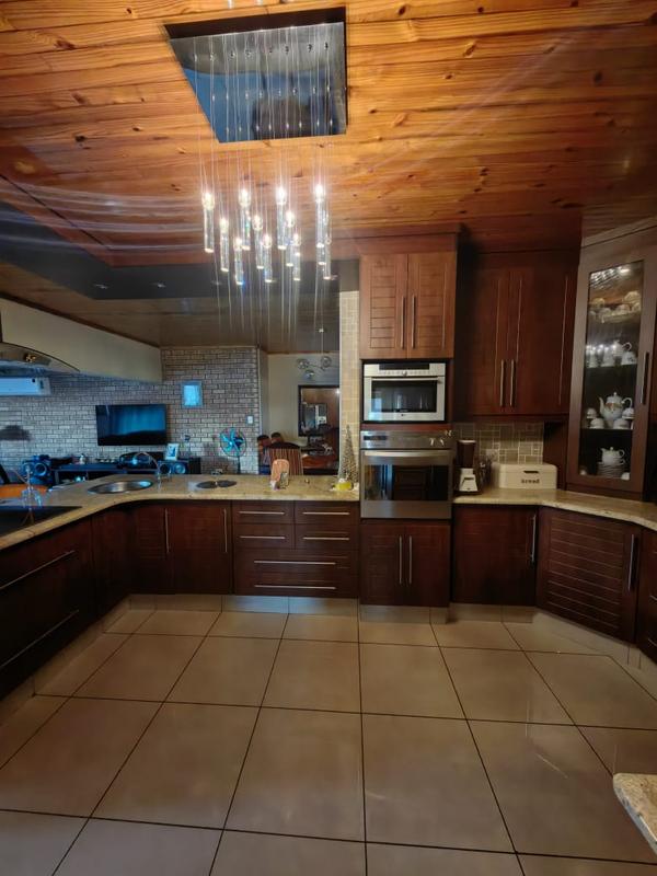 4 Bedroom Property for Sale in Huttenheights KwaZulu-Natal