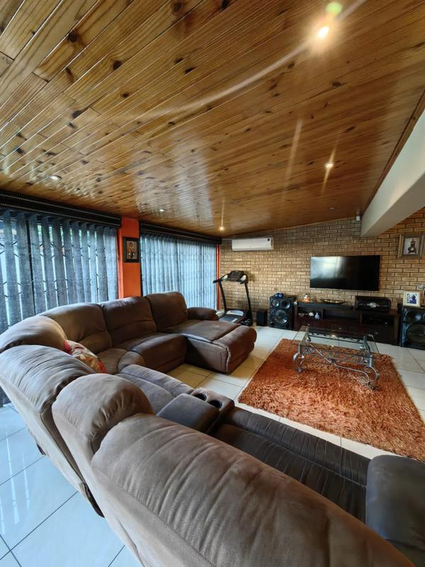 4 Bedroom Property for Sale in Huttenheights KwaZulu-Natal