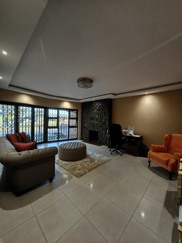 4 Bedroom Property for Sale in Huttenheights KwaZulu-Natal