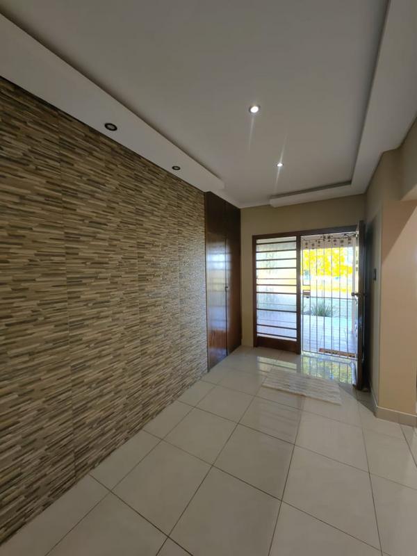 4 Bedroom Property for Sale in Huttenheights KwaZulu-Natal