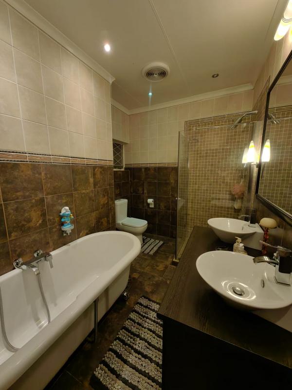 4 Bedroom Property for Sale in Huttenheights KwaZulu-Natal