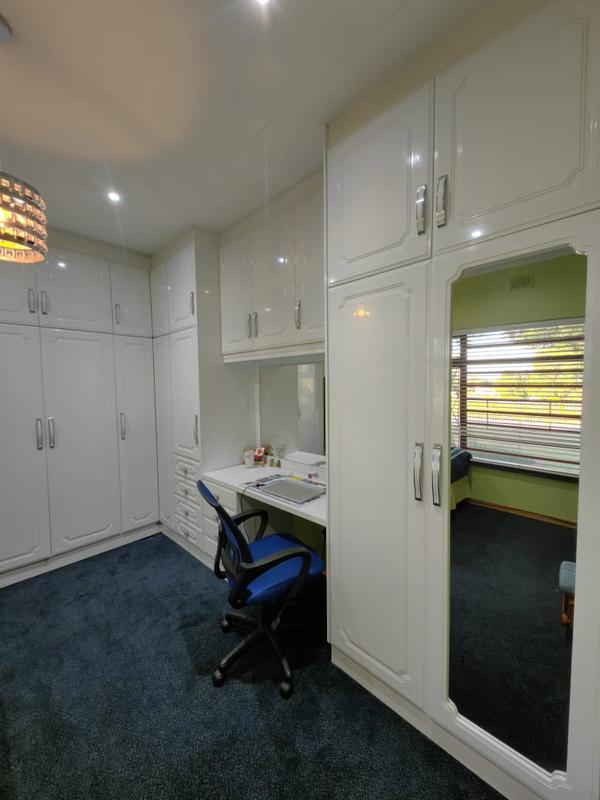 4 Bedroom Property for Sale in Huttenheights KwaZulu-Natal