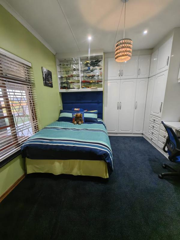 4 Bedroom Property for Sale in Huttenheights KwaZulu-Natal