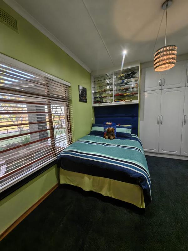 4 Bedroom Property for Sale in Huttenheights KwaZulu-Natal