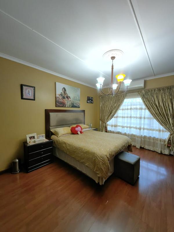4 Bedroom Property for Sale in Huttenheights KwaZulu-Natal