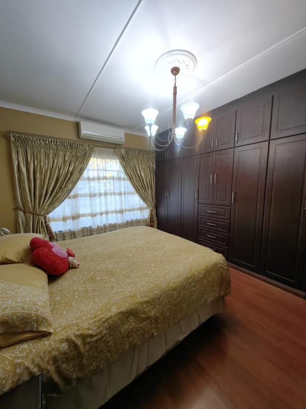 4 Bedroom Property for Sale in Huttenheights KwaZulu-Natal