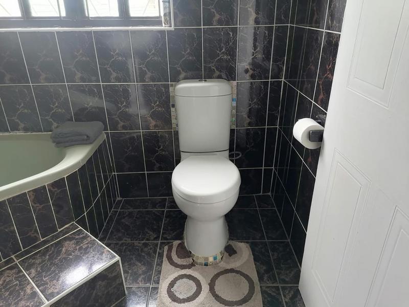 To Let 1 Bedroom Property for Rent in Somerset Park KwaZulu-Natal