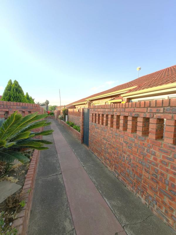 3 Bedroom Property for Sale in Newcastle KwaZulu-Natal