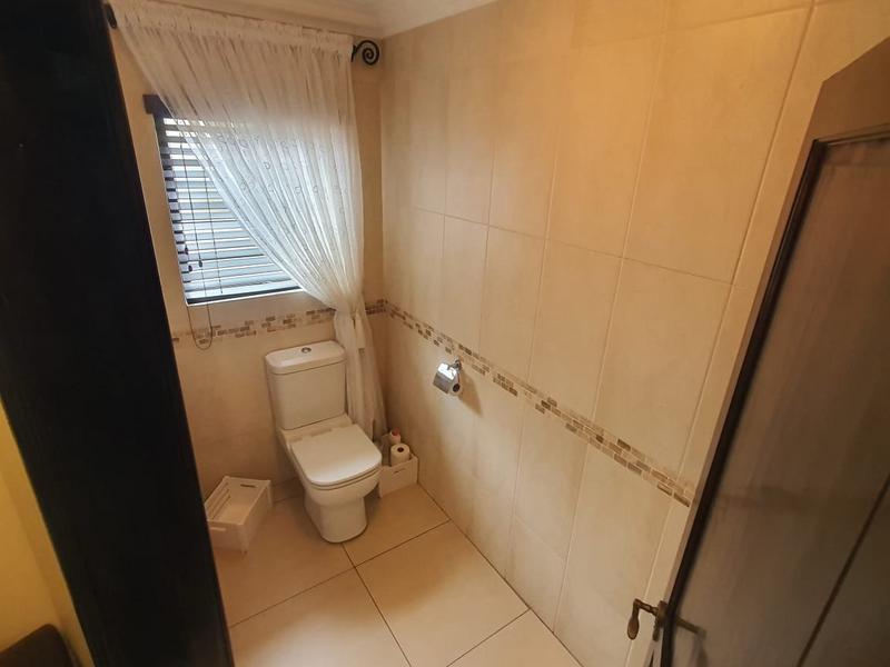 5 Bedroom Property for Sale in Umhlanga KwaZulu-Natal