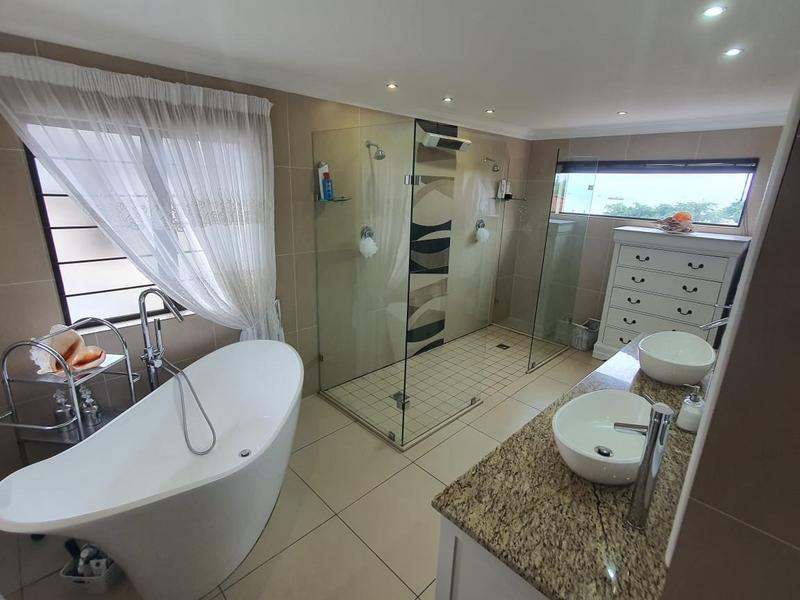 5 Bedroom Property for Sale in Umhlanga KwaZulu-Natal
