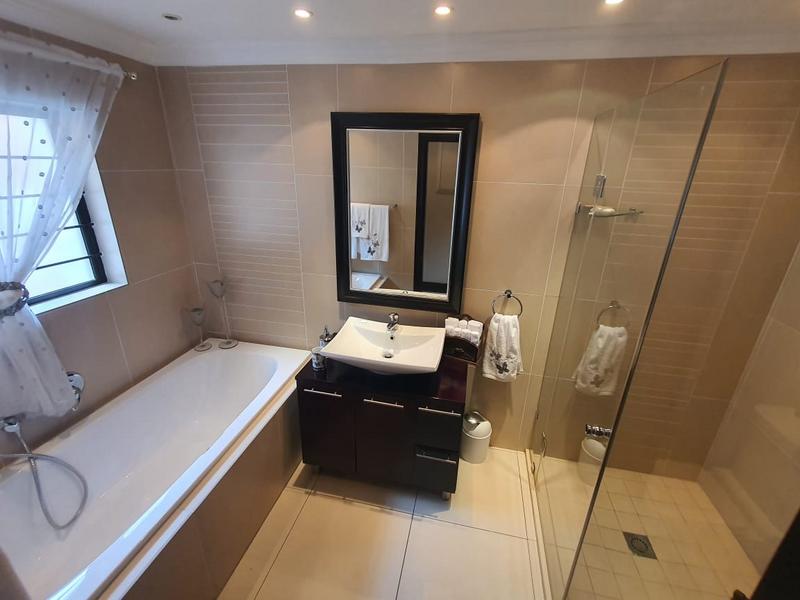 5 Bedroom Property for Sale in Umhlanga KwaZulu-Natal