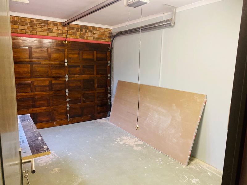 To Let 9 Bedroom Property for Rent in Reservoir Hills KwaZulu-Natal