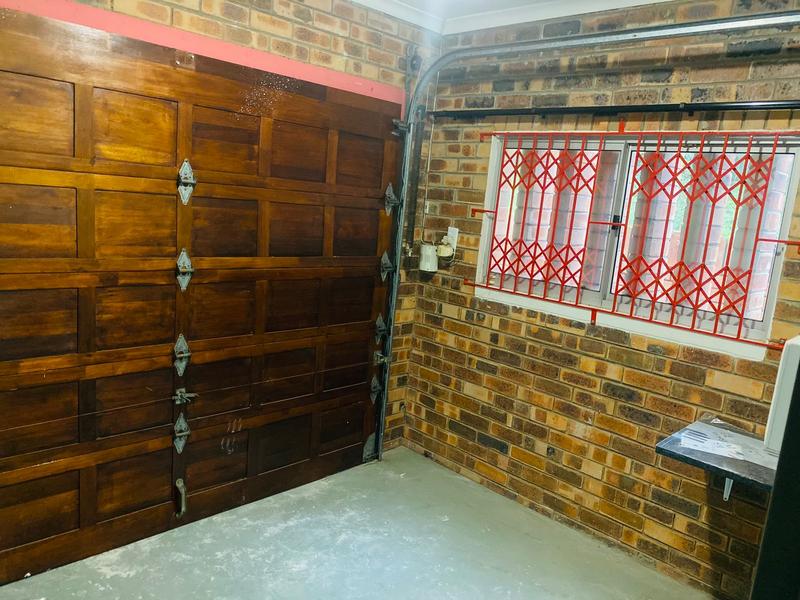 To Let 9 Bedroom Property for Rent in Reservoir Hills KwaZulu-Natal