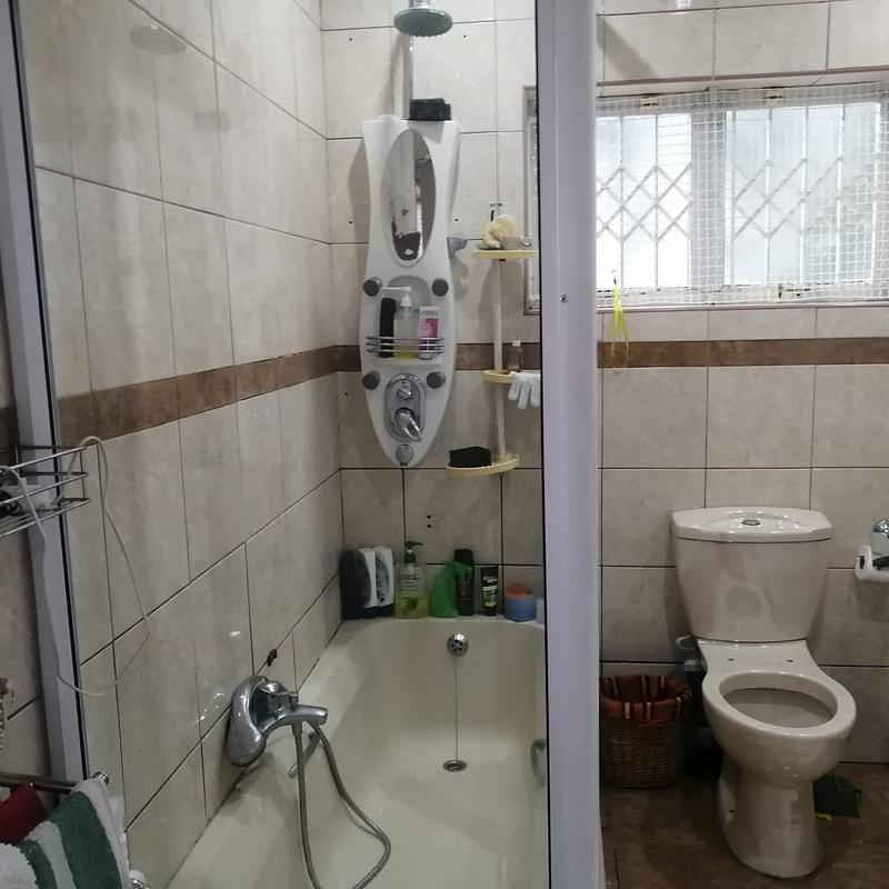 6 Bedroom Property for Sale in Escombe KwaZulu-Natal