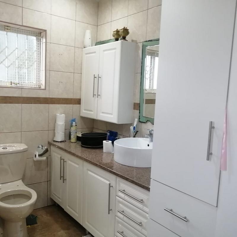 6 Bedroom Property for Sale in Escombe KwaZulu-Natal