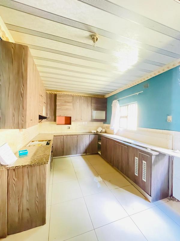 4 Bedroom Property for Sale in Umlazi KwaZulu-Natal