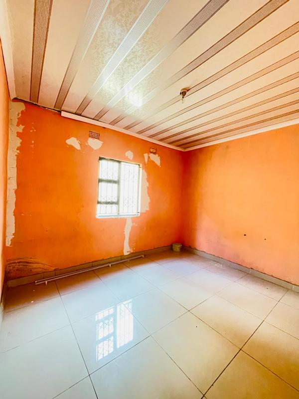 4 Bedroom Property for Sale in Umlazi KwaZulu-Natal