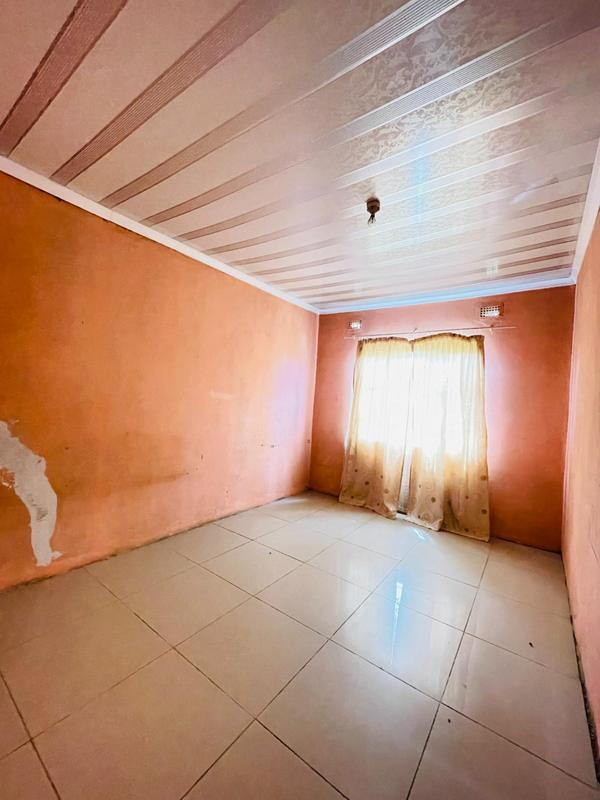 4 Bedroom Property for Sale in Umlazi KwaZulu-Natal