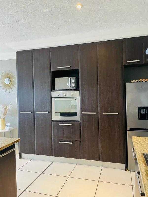 To Let 2 Bedroom Property for Rent in Margate KwaZulu-Natal