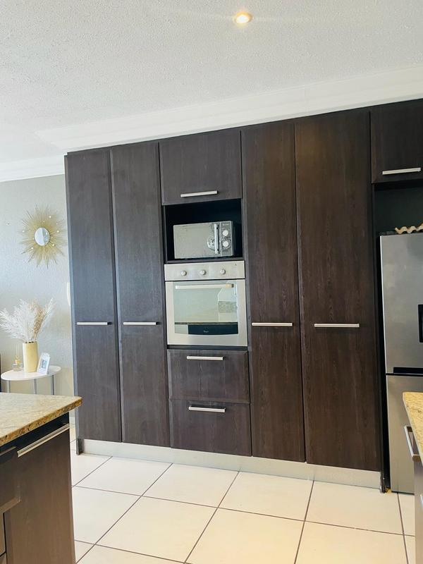 To Let 2 Bedroom Property for Rent in Margate KwaZulu-Natal