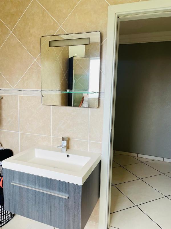 To Let 2 Bedroom Property for Rent in Margate KwaZulu-Natal