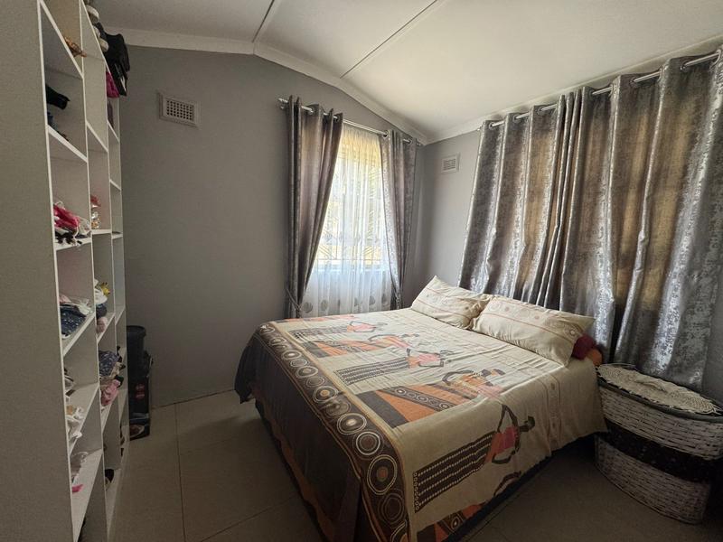 2 Bedroom Property for Sale in Umlazi KwaZulu-Natal