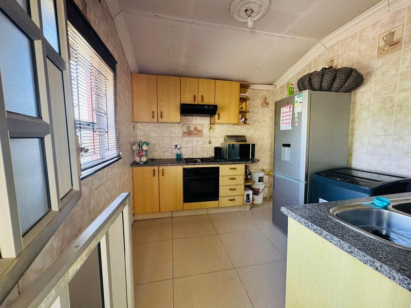 2 Bedroom Property for Sale in Umlazi KwaZulu-Natal