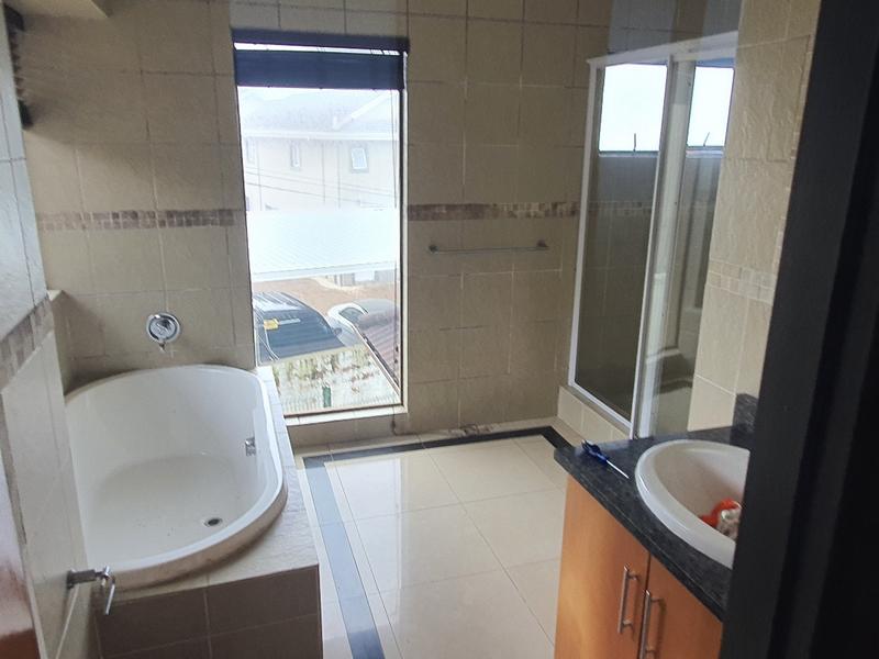 To Let 4 Bedroom Property for Rent in Izinga KwaZulu-Natal