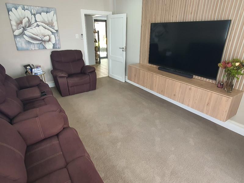 4 Bedroom Property for Sale in Izinga KwaZulu-Natal