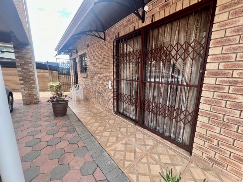 4 Bedroom Property for Sale in Reservoir Hills KwaZulu-Natal