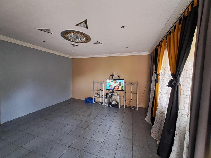 4 Bedroom Property for Sale in Kwamashu KwaZulu-Natal