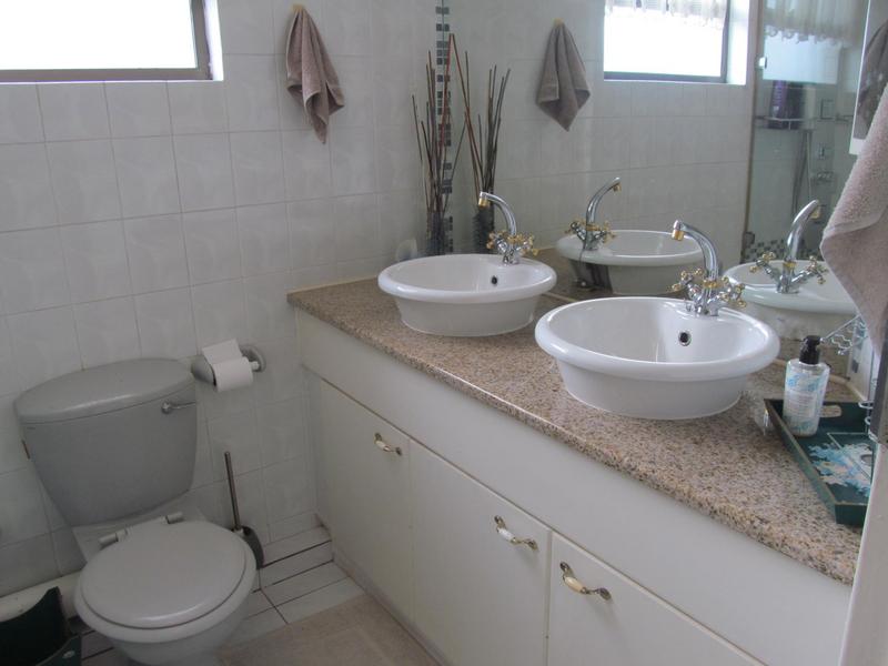 3 Bedroom Property for Sale in Uvongo KwaZulu-Natal