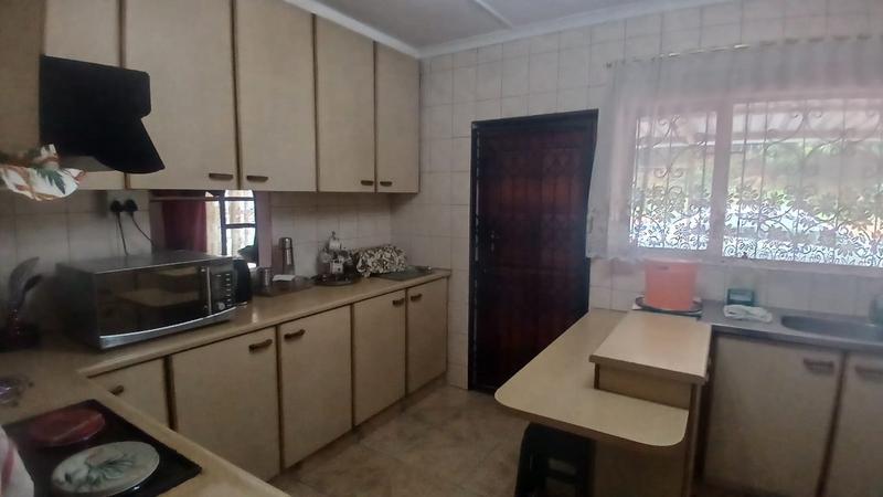 5 Bedroom Property for Sale in Kharwastan KwaZulu-Natal