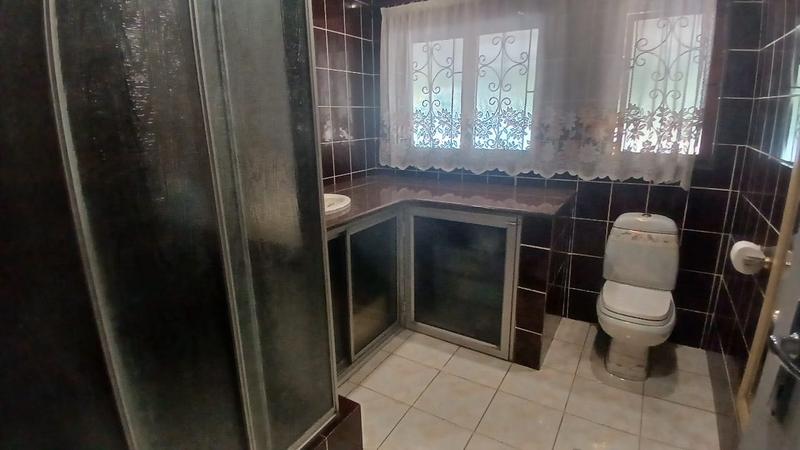 5 Bedroom Property for Sale in Kharwastan KwaZulu-Natal