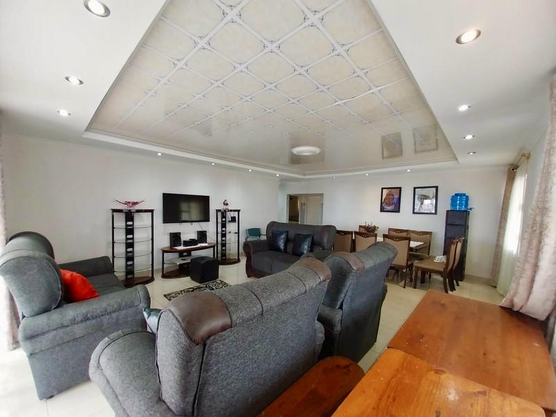 4 Bedroom Property for Sale in Umlazi KwaZulu-Natal
