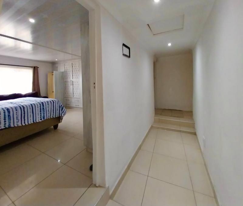 4 Bedroom Property for Sale in Umlazi KwaZulu-Natal