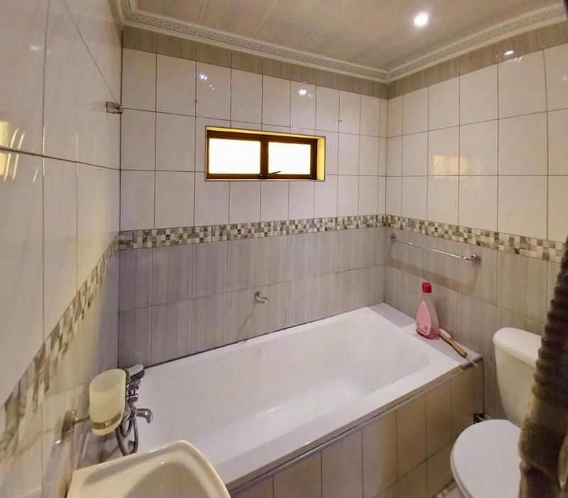 4 Bedroom Property for Sale in Umlazi KwaZulu-Natal
