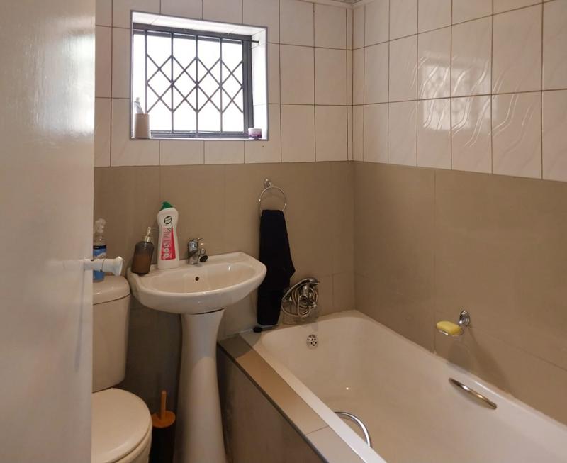 4 Bedroom Property for Sale in Umlazi KwaZulu-Natal