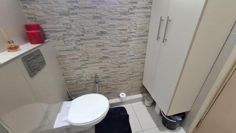 1 Bedroom Property for Sale in Overport KwaZulu-Natal