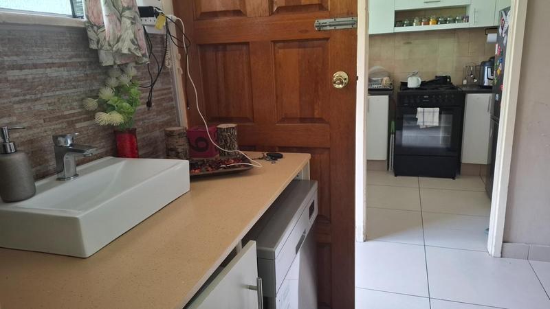 1 Bedroom Property for Sale in Overport KwaZulu-Natal