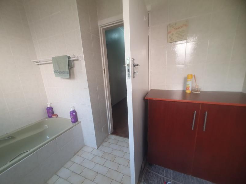 4 Bedroom Property for Sale in Anerley KwaZulu-Natal