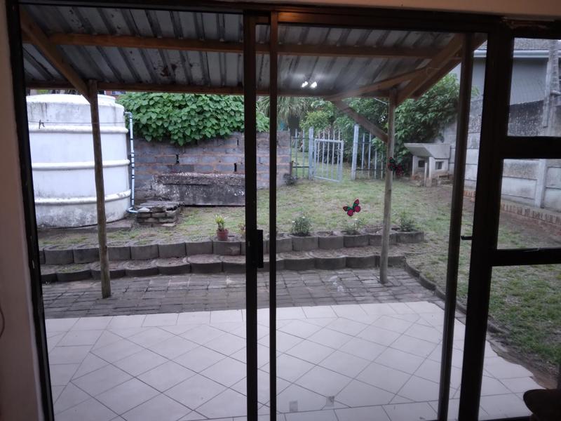 To Let 1 Bedroom Property for Rent in Scottburgh KwaZulu-Natal