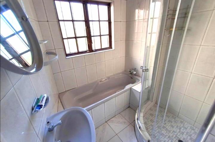 5 Bedroom Property for Sale in Meer En See KwaZulu-Natal