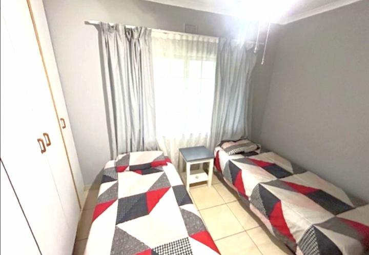 5 Bedroom Property for Sale in Meer En See KwaZulu-Natal