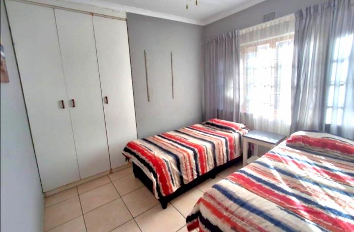 5 Bedroom Property for Sale in Meer En See KwaZulu-Natal